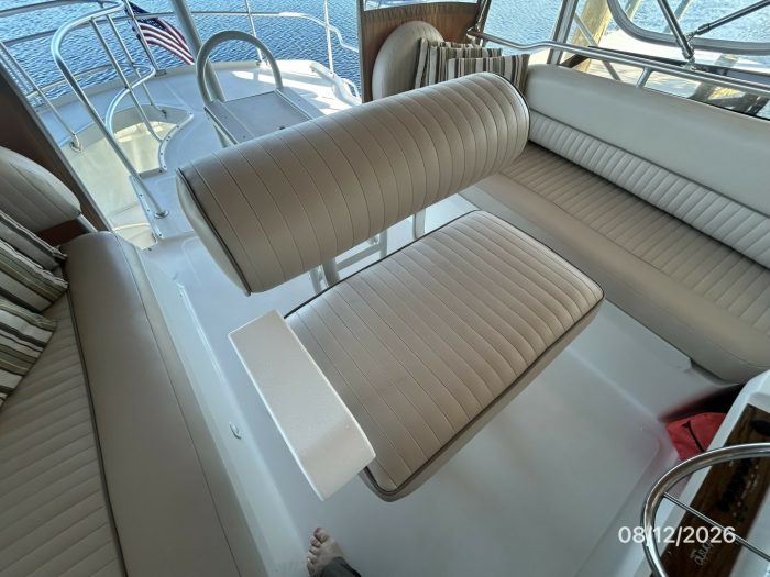 cockpit, Mainship 390, trawler for sale