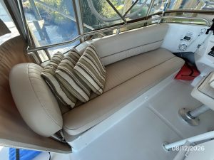 cockpit, Mainship 390, trawler for sale