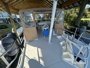 deck, Mainship 390, trawler for sale