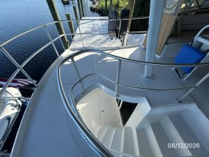 deck, Mainship 390, trawler for sale