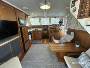 navigation station, Mainship 390, trawler for sale