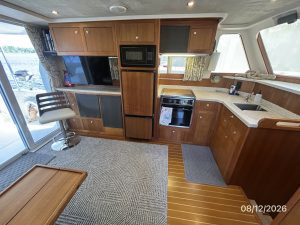 interior, Mainship 390, trawler for sale
