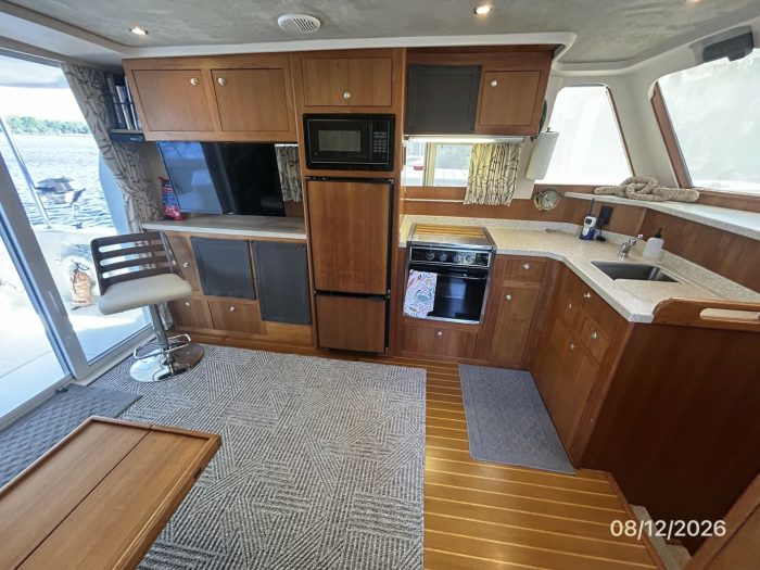 interior, Mainship 390, trawler for sale