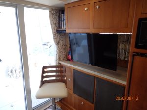 salon, Mainship 390, trawler for sale