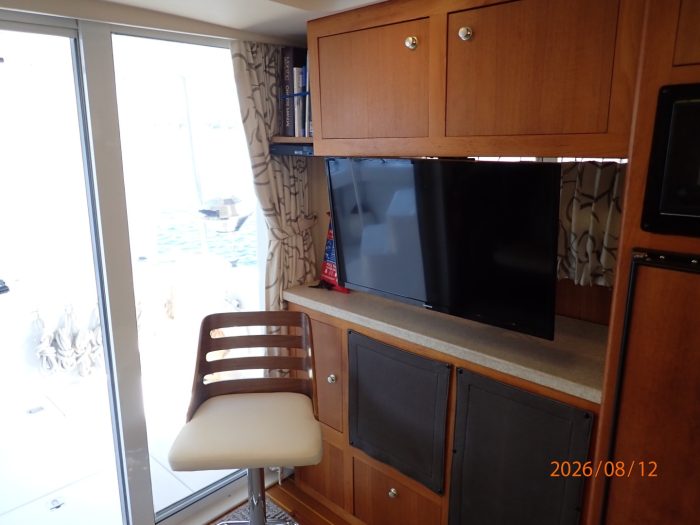 salon, Mainship 390, trawler for sale