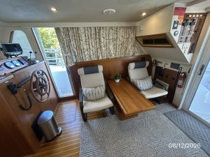interior, Mainship 390, trawler for sale
