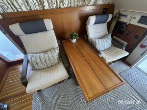 salon, Mainship 390, trawler for sale