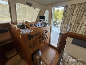 interior, Mainship 390, trawler for sale