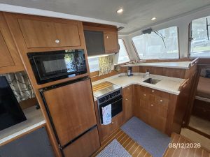 interior, Mainship 390, trawler for sale