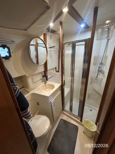 bath, Mainship 390, trawler for sale