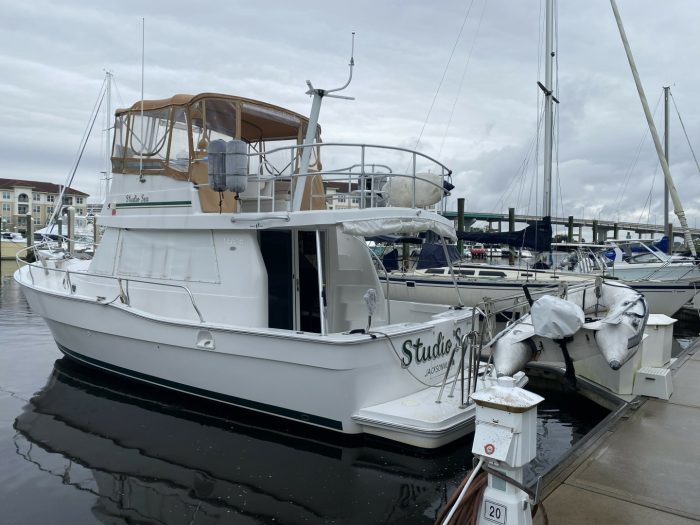 exterior, Mainship 390, trawler for sale