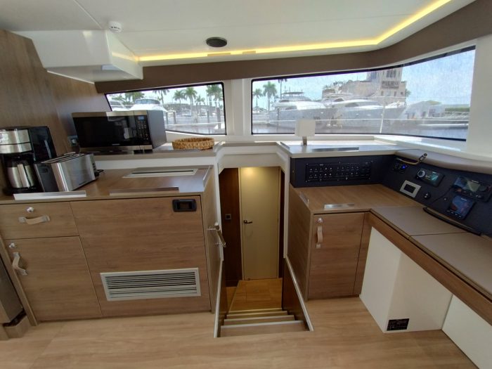 salon, Bali 4.8, catamaran for sale
