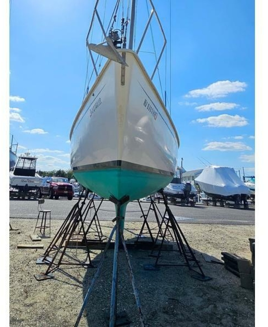 boatyard, Pearson, sailboat for sale