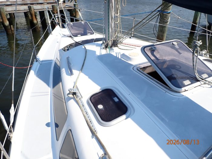 deck, Hunter, sailboat for sale