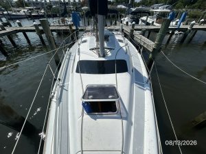 deck, Hunter, sailboat for sale