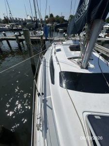 deck, Hunter, sailboat for sale