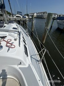 deck, Hunter, sailboat for sale