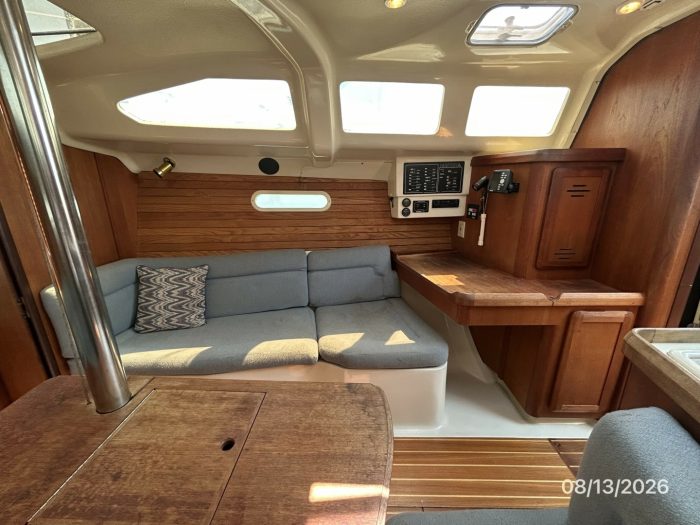 salon, Hunter, sailboat for sale