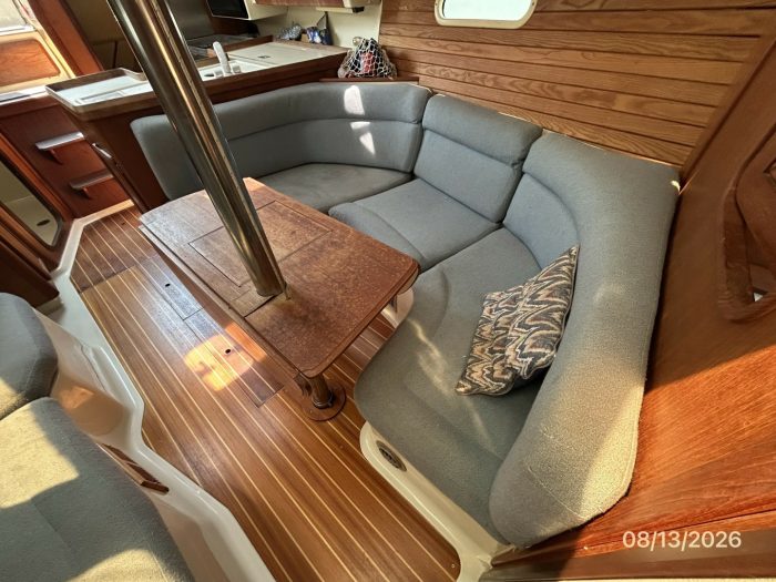 salon, Hunter, sailboat for sale