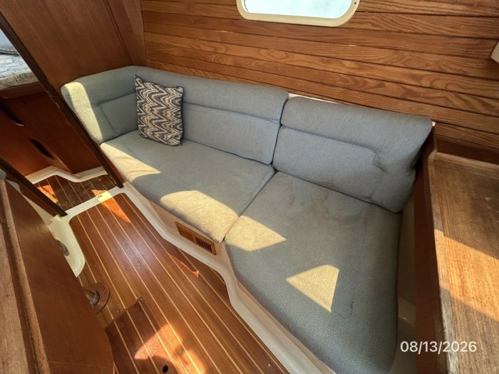 salon, Hunter, sailboat for sale