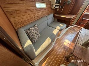 salon, Hunter, sailboat for sale