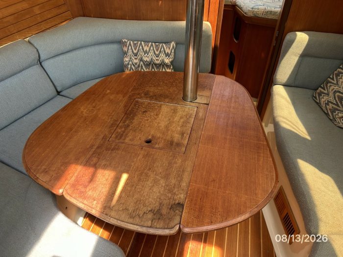 salon, Hunter, sailboat for sale