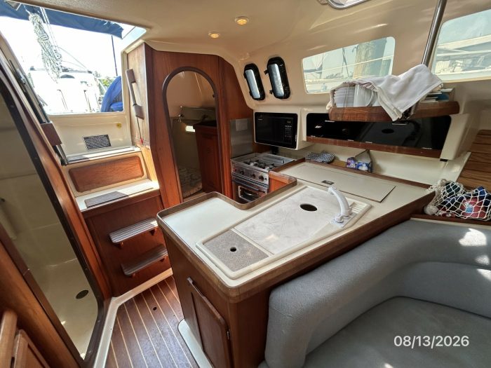 interior, Hunter, sailboat for sale