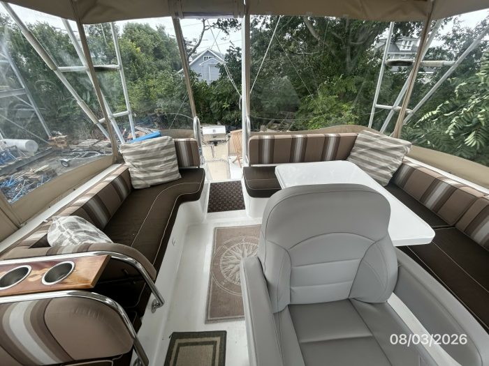 cockpit, Mainship 430 Trawler, trawler for sale