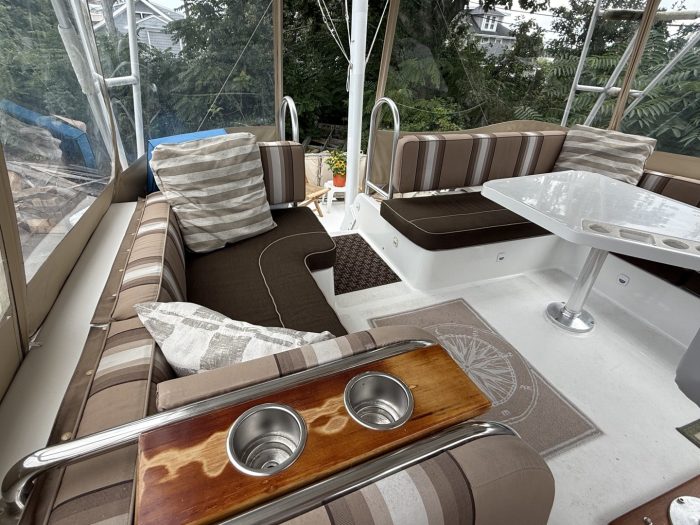 cockpit, Mainship 430 Trawler, trawler for sale