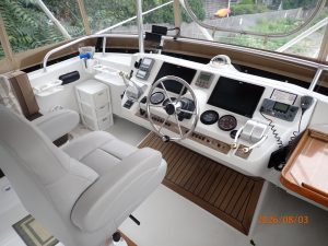 helm, Mainship 430 Trawler, trawler for sale