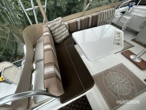 cockpit, Mainship 430 Trawler, trawler for sale
