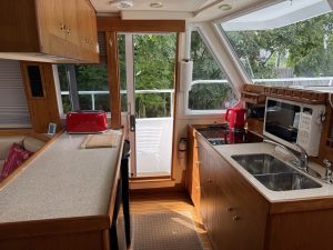 interior, Mainship 430 Trawler, trawler for sale