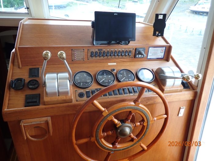 navigation station, Mainship 430 Trawler, trawler for sale