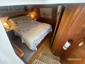 bed, Mainship 430 Trawler, trawler for sale