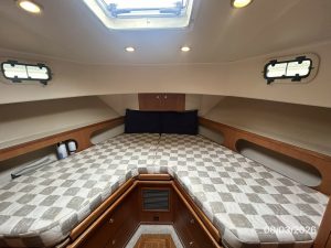 bed, Mainship 430 Trawler, trawler for sale