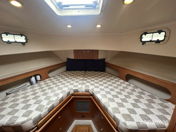 bed, Mainship 430 Trawler, trawler for sale