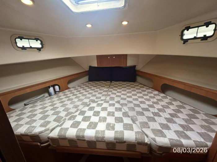 bed, Mainship 430 Trawler, trawler for sale