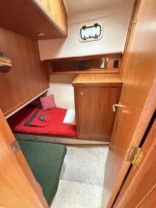 bed, Mainship 430 Trawler, trawler for sale
