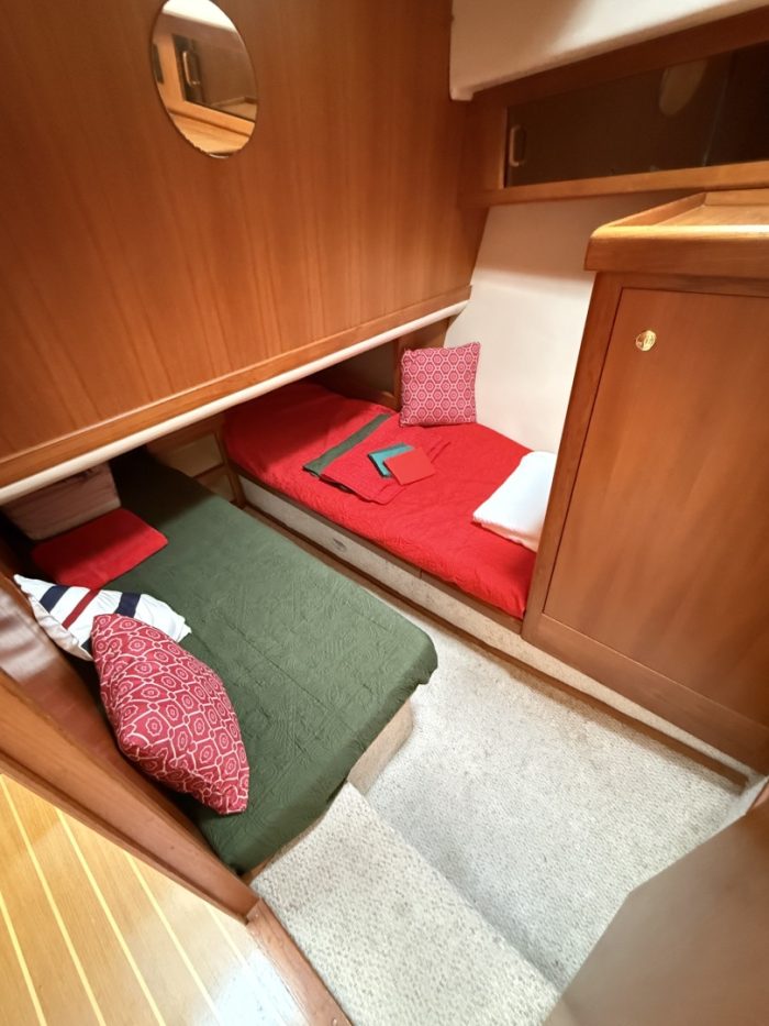 bed, Mainship 430 Trawler, trawler for sale