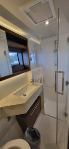 bath, Lagoon 50, catamaran for sale