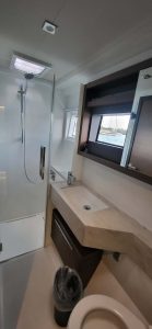 bath, Lagoon 50, catamaran for sale
