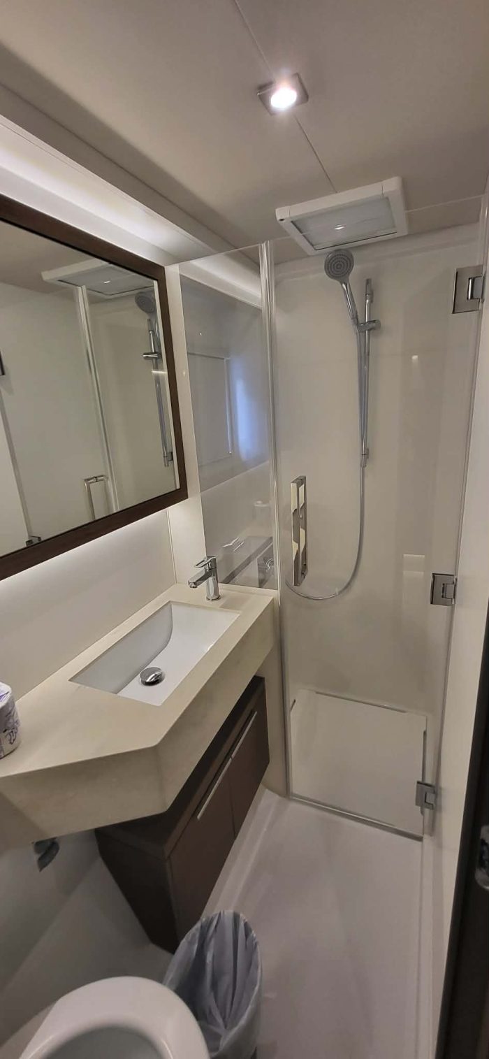 bath, Lagoon 50, catamaran for sale