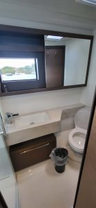 bath, Lagoon 50, catamaran for sale