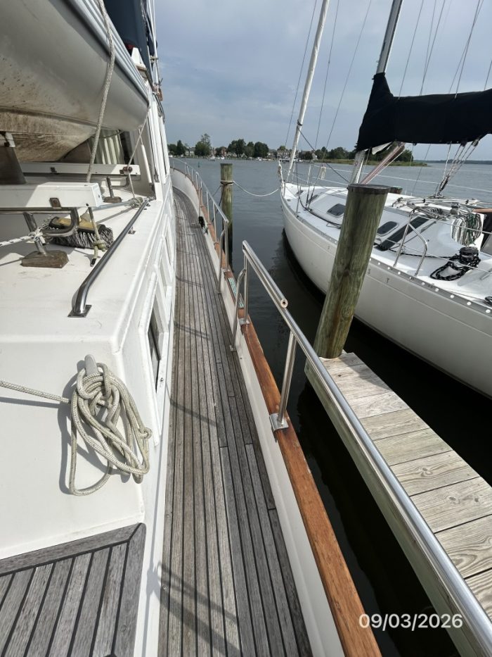 deck, Grand Banks 42 Classic, trawler for sale