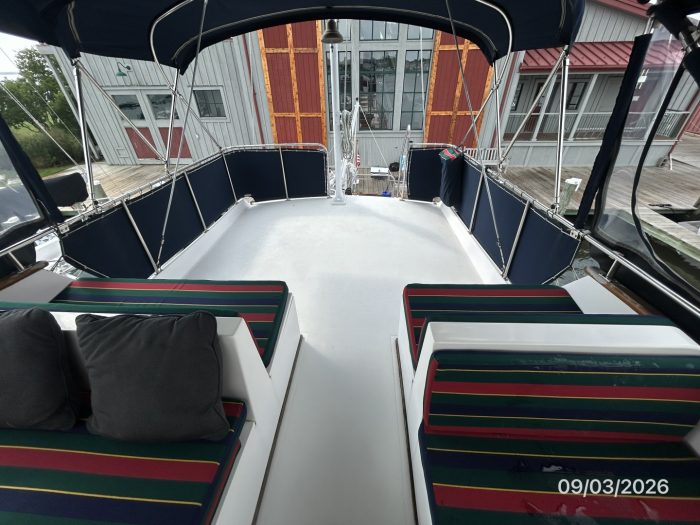 deck, Grand Banks 42 Classic, trawler for sale