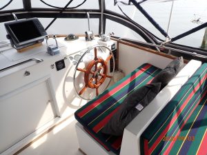 helm, Grand Banks 42 Classic, trawler for sale