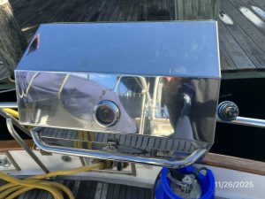 helm, Grand Banks 42 Classic, trawler for sale