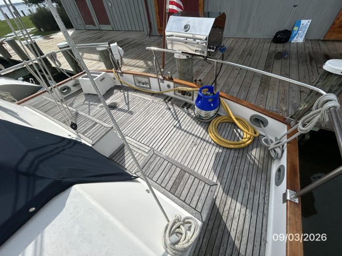 deck, Grand Banks 42 Classic, trawler for sale