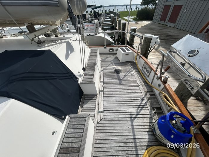 deck, Grand Banks 42 Classic, trawler for sale