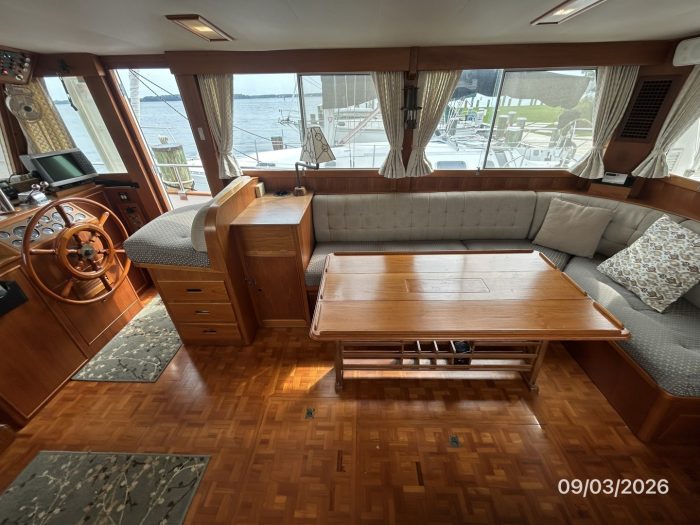 salon, Grand Banks 42 Classic, trawler for sale